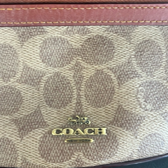 Coach Fannie pack! Cute, great condition, never used. - Picture 4 of 6